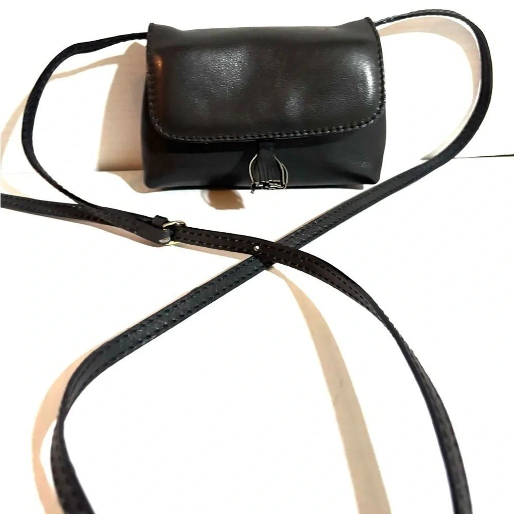 Bottega Veneta small Elegant Black Leather Crossbody Bag